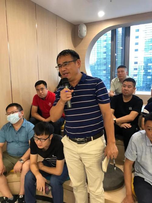 们也就经营中发现的问题进行了现场询问,两位律师也在现场进行了解答