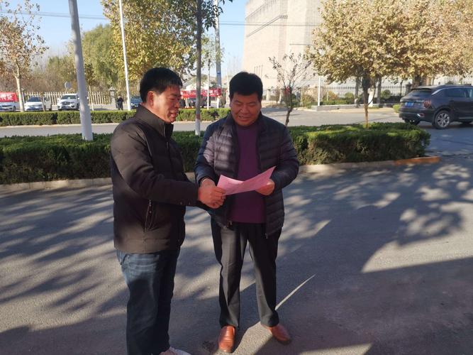 陈真局长对群众询问的宪法和自然资源法律法规进行答疑解惑
